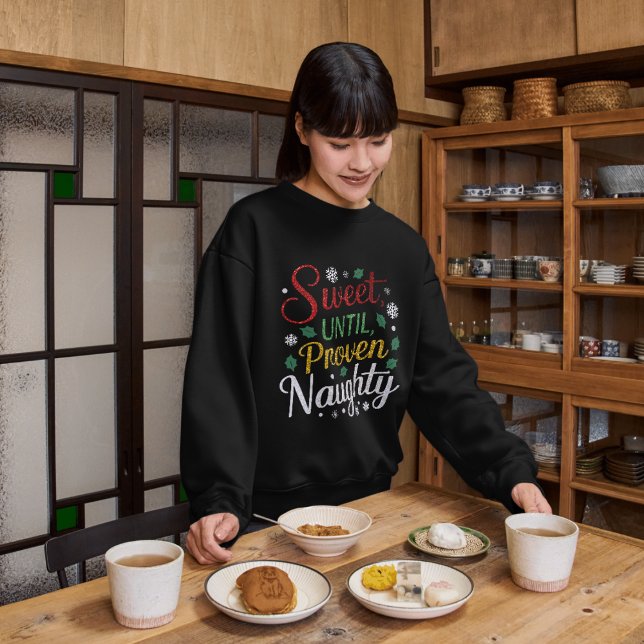 Söt tills bevisad Naughty | Familjejultider T Shirt (Skapare uppladdad)