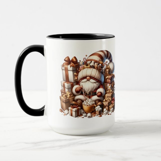 Söt Tomte Presenterar Äpplen Och Vindruvor Mugg (Vänster)