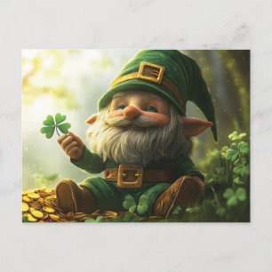 Söt tomtegnom med shamrockar och klöver vykort