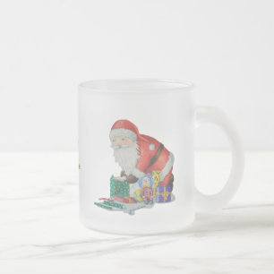 Söt tomten med presentanter för julklappar frostad glasmugg