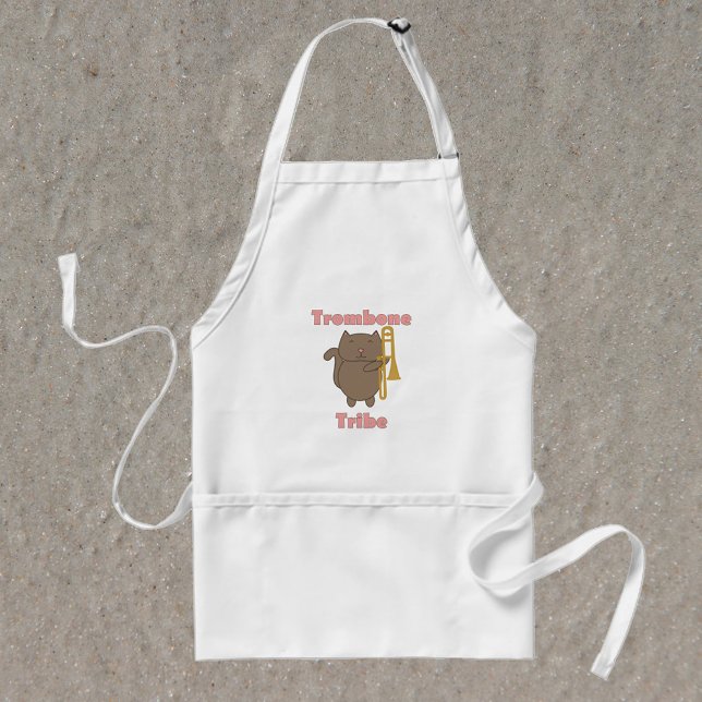 Söt Trombon Katt “Trombon Stam” Marscherande Orkes Förkläde (An apron with a brown cat holding a trombone with the words trombone tribe in pink letters.)