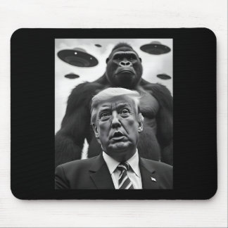 Söt Trump Bigfoot Selfie Med Ufos Konstig Alien Fu Musmatta