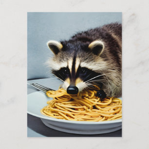 Söt tvättbjörn som äter spagetti vykort