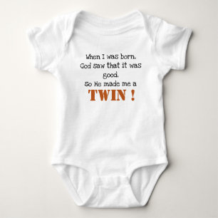 Söt tvilling som säger baby bodysuit t shirt