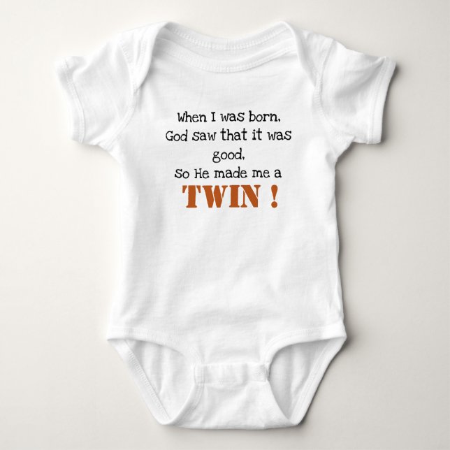 Söt tvilling som säger baby bodysuit t shirt (Framsida)
