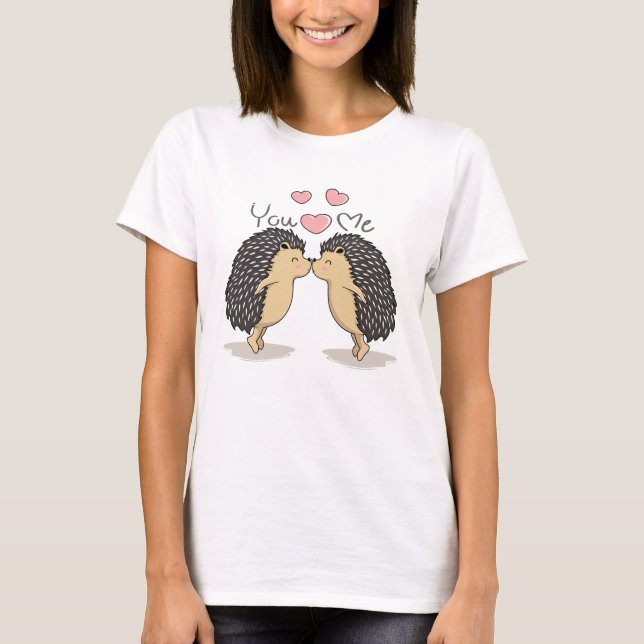 Söt Underbar Kyssande Igelkottar T-Shirt (Framsida)