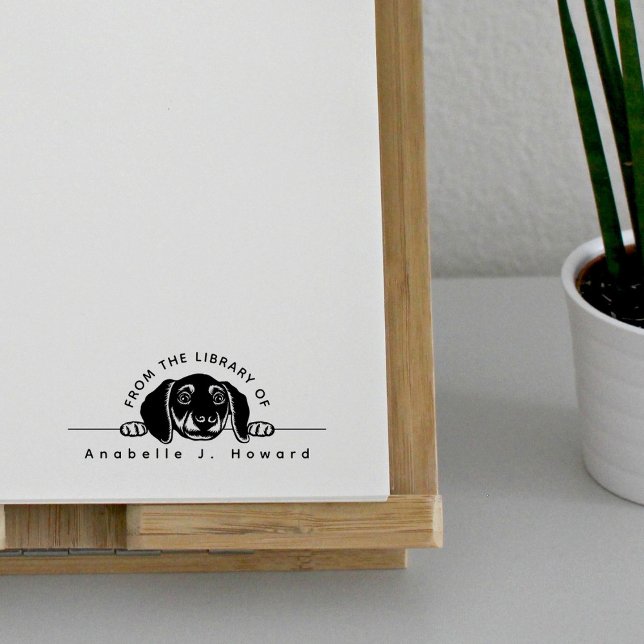 Söt valp hund från det anpassade namnets bibliotek stämpel (Skapare uppladdad)
