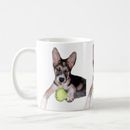 Söt valp med boll kaffemugg