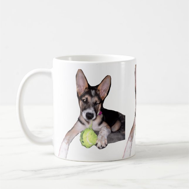 Söt valp med boll kaffemugg (Vänster)