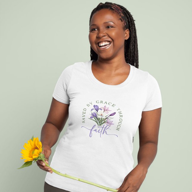 Söt Vår blommor Saved by Grace genom Faith T Shirt (Pretty Spring Flowers Saved by Grace through Faith T-Shirt)