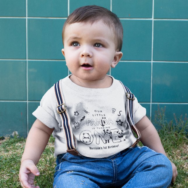 Söt vår lilla panda fyller ETT 1-årsdag  T Shirt (Skapare uppladdad)