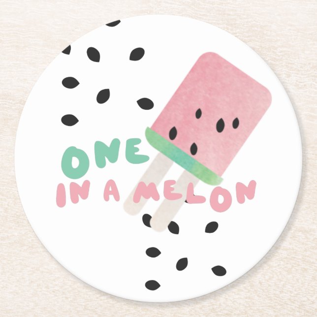 Söt vattenmelon firar ettårsdag i en melonpappersd underlägg papper rund (Framsidan)