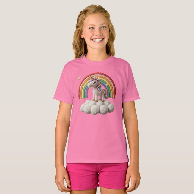 Söt virkad enhörning på moln med regnbåge  t shirt (Hel framsida)