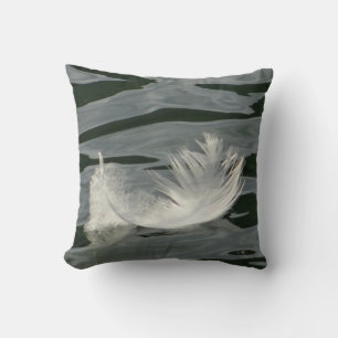 Söt vit fjäder kudde