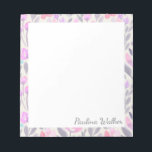 Söt Watercolor Blommönster i Lilac Namn Anteckningsblock<br><div class="desc">Ett söt blommönster av söta blommor som målats med vattenfärger i nyanser av rosa,  lila och mörk blått personlig med ditt namn. Kontakta mig om du har frågor eller förfrågningar.</div>