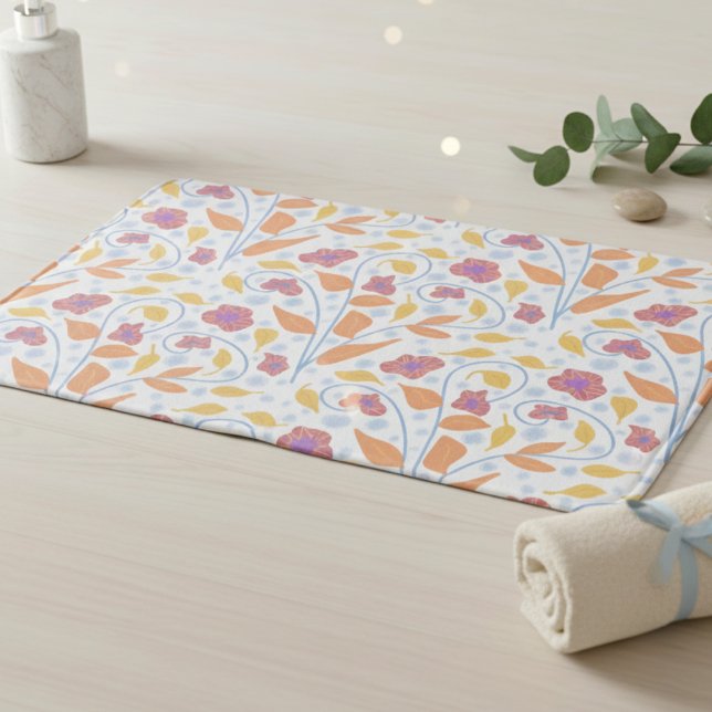 Söt Whimsical Pastell Blommig Badrumsmatta (Cute comfort for your toes and your aesthetic. Hand drawn fantasy flowers, perfectly feminine.)