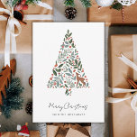 Söt Winter Foliage Julgran | Lite Hjort Julkort<br><div class="desc">Det vackra julkortet i elegant har en Julgran designad helgdag utanför vintern löv,  bär och en söt liten hjort. Enkel att anpassa och det finns fler textmallar på baksidan för ytterligare anpassning. Färgen för bakgrund och text kan enkelt anpassas om du vill.</div>