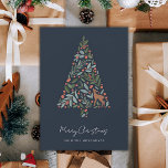 Söt Winter Foliage Julgran | Lite Hjort Julkort<br><div class="desc">Det vackra julkortet i elegant har en Julgran designad helgdag utanför vintern löv,  bär och en söt liten hjort. Enkel att anpassa och det finns fler textmallar på baksidan för ytterligare anpassning. Färgen för bakgrund och text kan enkelt anpassas om du vill.</div>