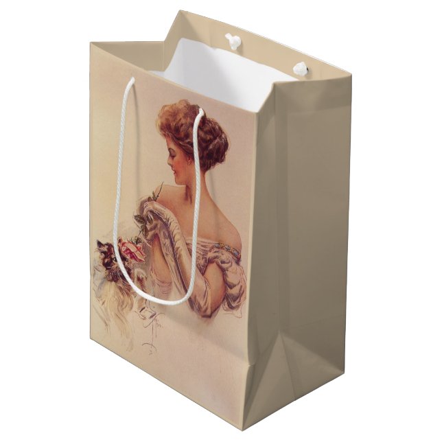 Söt Woman Holding a Kitten (av Harrison Fisher) (Framsidan Vinklad)