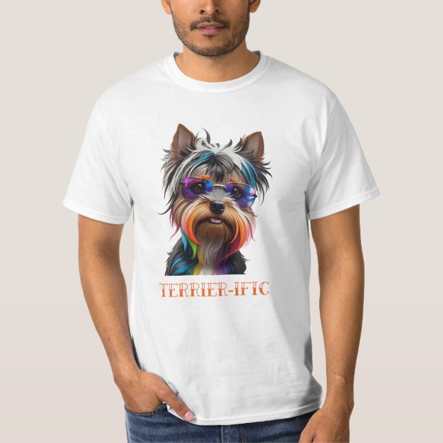 Söt Yorkshireterrier som bär solglasögon T Shirt (Framsida)