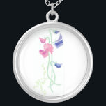 Söta ärtor för rosa- och blåttvattenfärg på vit silverpläterat halsband<br><div class="desc">En nätt bröllopgåva för att dina brudtärnor ska tacka dem för danande din speciella dagperfekt. Detta silver-pläterade hängehalsband matchar din bröllopbrevpapper och är från en akvarellmålning av Judy Adamson.</div>