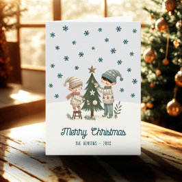 Söta barn som dekorerar julgran Teckning Helgkort