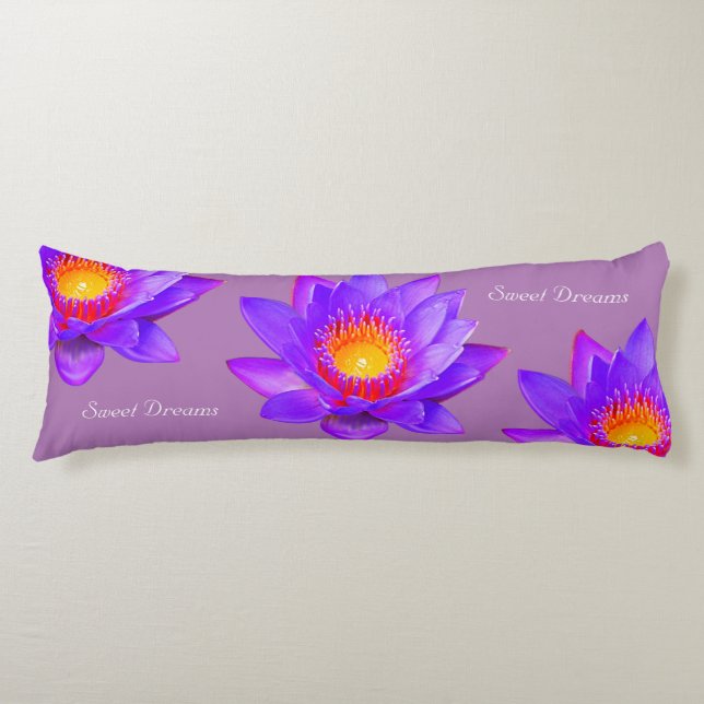 Söta drömmar lotusblommor på violett kroppskudde (Framsidan)