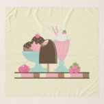 Söta isgrädden Sundae och jordgubbsFlyt Sjal<br><div class="desc">Kvadratscarf med ett sött glasstema. Illustrerad med chokladglass pub,  3-skopsskåp med körsbär på ovansidan,  och jordgubbsbär flyter med pipande krämar på toppen. Små jordgubbar och körsbär. Gultens bakgrund färg.</div>