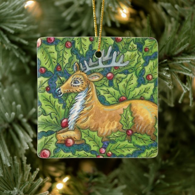 Söta julrenar i skog med järnek julgransprydnad keramik (Träd)
