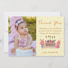 Söta kaniner med tårta gula barn födelsedagsfoto tack kort