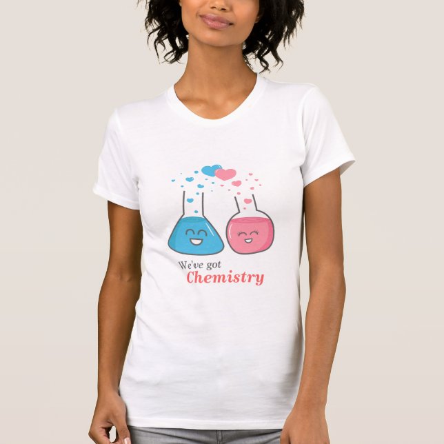 Söta labbkolvar i kärlek, vi har kemi t shirt (Framsida)