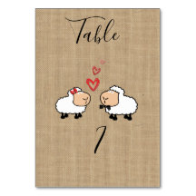 Söta, lustigt tecknad får i kärlek-bäcken