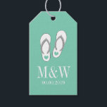 Söta mintgröna flip-flops presentkort för bröllop  presentetikett<br><div class="desc">Mintgröna och vita sommar-flipp-floppar presentkort för snygga presenttips till bröllop vid stranden. Skapa dina egna personliga monogram-etiketter till gästerna. Roliga sandaler med hjärta-design och elegant typsnitt för monogram, tackmeddelande, namn på brud och brudgum / nygifta paret. Inkluderar även datum för vigseln. Klassiskt monogram-print för stilig strandbröllop i juni juli augusti...</div>