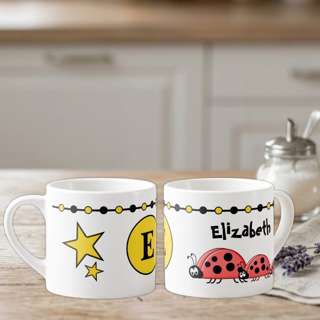 Söta nyckelpigor barns namn initial gul espressomugg (Skapare uppladdad)