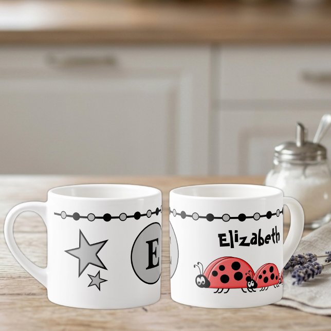 Söta nyckelpigor namn initial grå espressomugg (Skapare uppladdad)