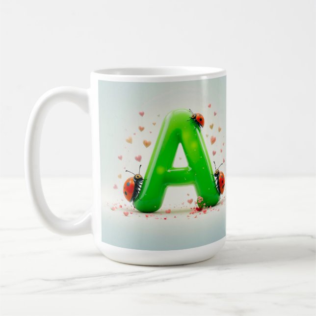 Söta nyckelpigor på grön alfabetisk bokstav A Kaffemugg (Vänster)