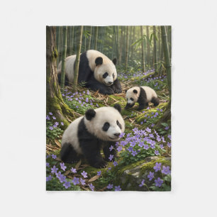 Söta Pandas I Förtrollad Grön Skog Naturscen Fleecefilt
