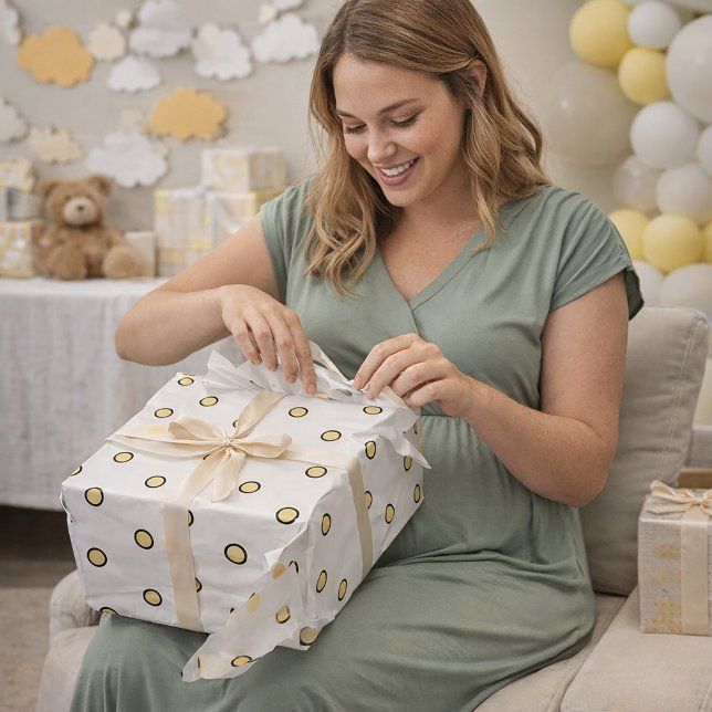 Söta pastellgula prickar med tjocka svarta kanter  presentpapper (A fun wrapping paper with a yellow circle pattern)