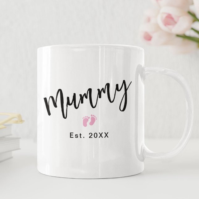 Söta Rosa Bebis Fötter Script Mamma År Etablert  Kaffemugg (Skapare uppladdad)
