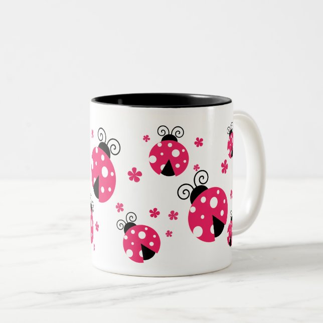 Söta rosa nyckelpigor och blommor Två-Tonad mugg (Framsida höger)
