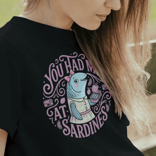 Söta rosa sardiner tecknad citat t shirt (Skapare uppladdad)