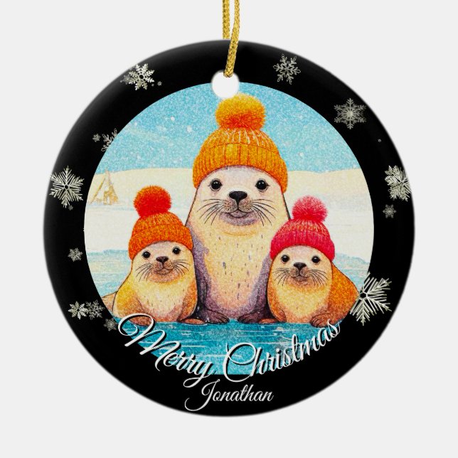 Söta sälar med stickad mössa julillustration julgransprydnad keramik (Framsidan)