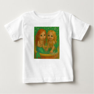Söta sjöjungfrusyskon med stora ögon i en planschb t shirt