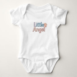 Söta sovande lilla ängeln kramar hjärtpresenter t shirt