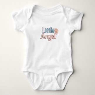 Söta sovande lilla ängeln kramar hjärtpresenter t shirt
