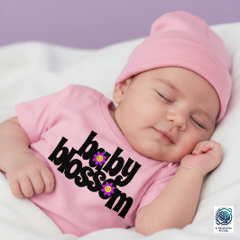 Söta spädbarnblommor som ler violetta tusenskönaor t shirt