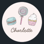 Söta tremor runt klistermärke<br><div class="desc">Det här klistermärket motsvarar vår inbjudan till Sweet Treats Birthday och skulle vara en perfekt som gynnar klistermärke eller kuvertförsegling.</div>