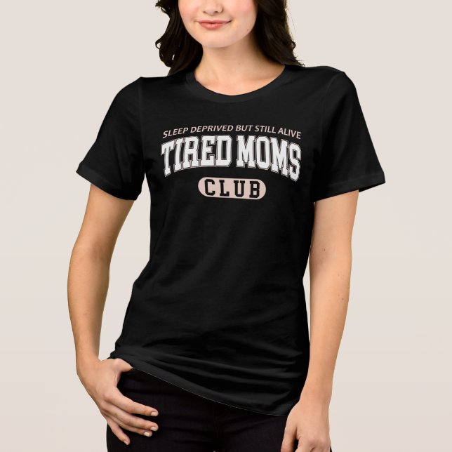Söta Trötta Mamas Klubb T Shirt (Framsida)