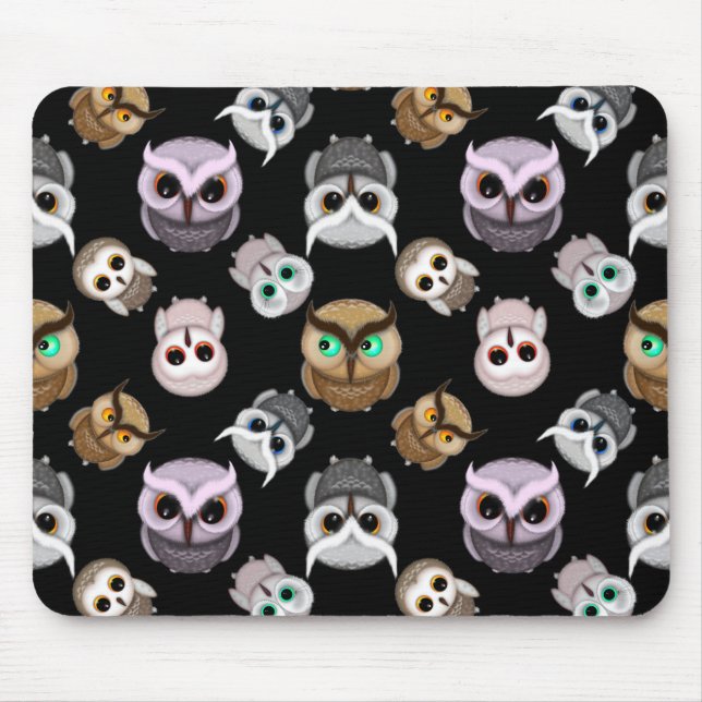 Söta Uggleillustrationer mot Svart Bakgrund Musmatta (Framsidan)