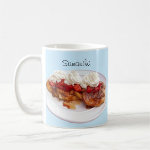Sötbröd med jordgubbar och grädde kaffemugg